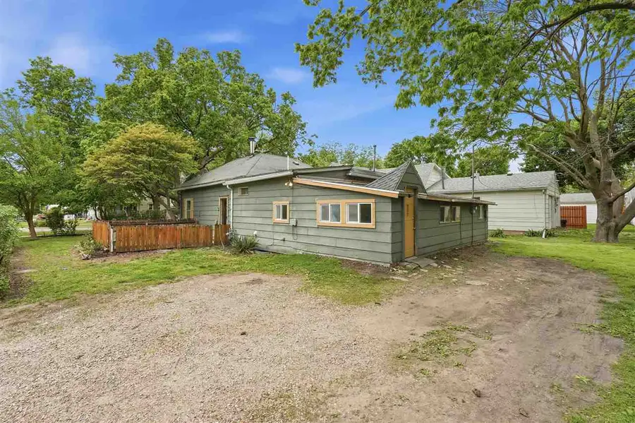 811 S 5th Street, Fairfield, IA 52556 - #3
