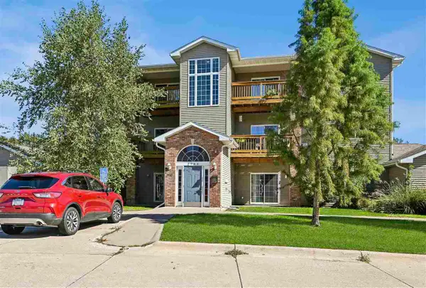 2780 Triple Crown Lane, Iowa City, IA 52240