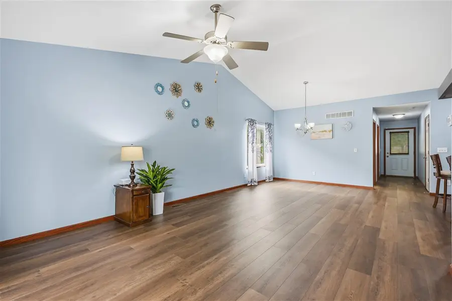 815 10th Ave Pl, Coralville, IA 52241 - #2