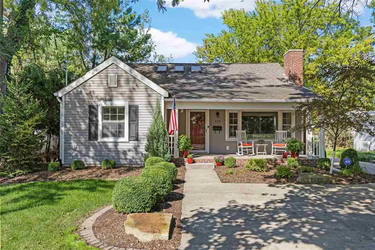 210 W Park Rd, Iowa City, IA 52246 - #1
