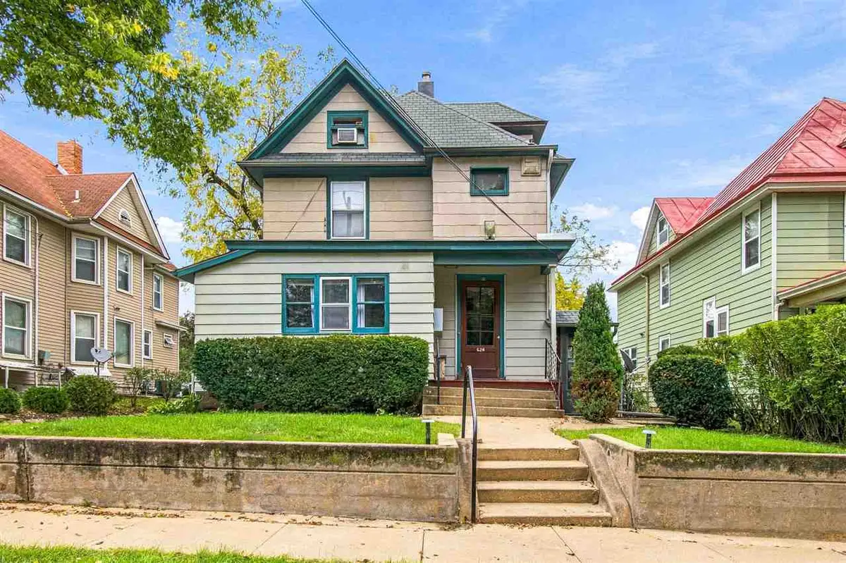 624 N Linn St, Iowa City, IA 52245 - #1