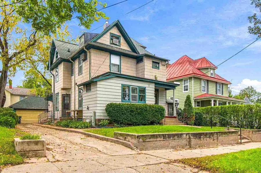 624 N Linn St, Iowa City, IA 52245 - #2
