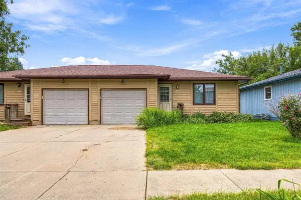 1838 & 1840 Hollywood Ct, Iowa City, IA 52240