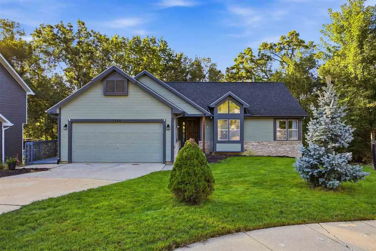 3533 NE Winterwood Ct, Cedar Rapids, IA 52402 - #1