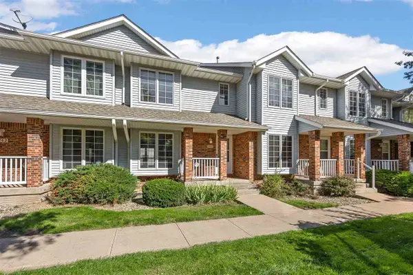 264 West Side Dr, Iowa City, IA 52246