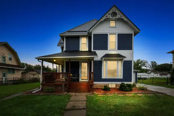 1007 Cedar St, Tipton, IA 52772