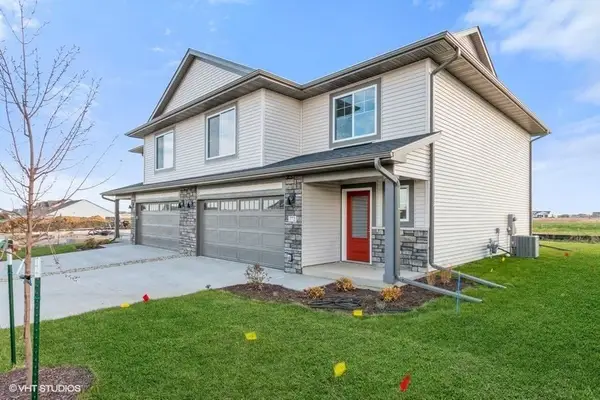 1095 Mary Ln, North Liberty, IA 52317