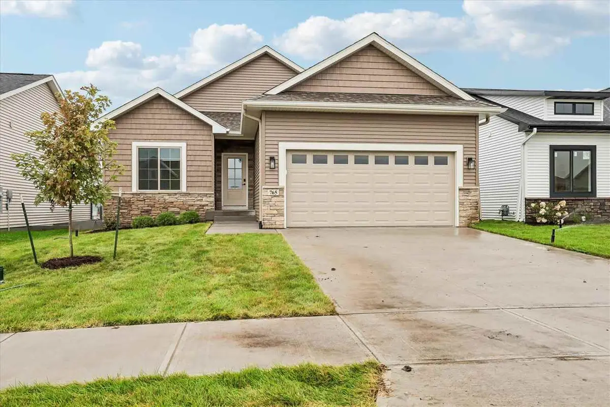 410 S Seven Oaks Rd, North Liberty, IA 52317 - #1