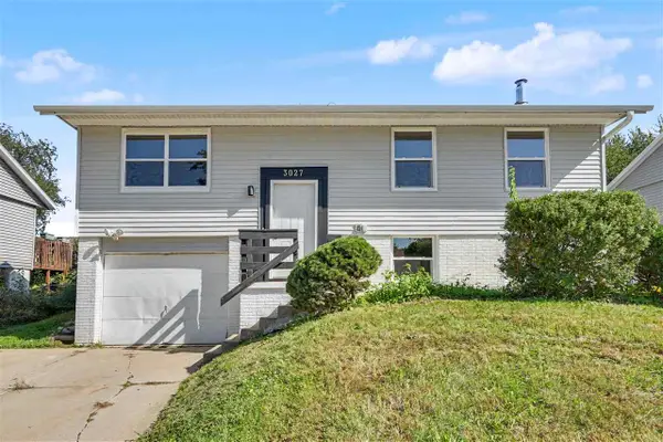 3027 Stratford Ln SW, Cedar Rapids, IA 52404