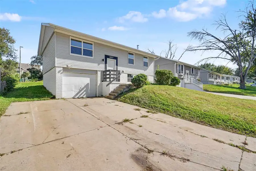3027 Stratford Ln SW, Cedar Rapids, IA 52404 - #2