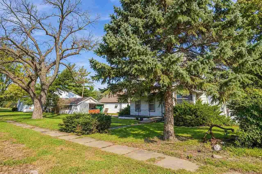 410 E Railroad Ave, Dawson, IA 50066 - #3