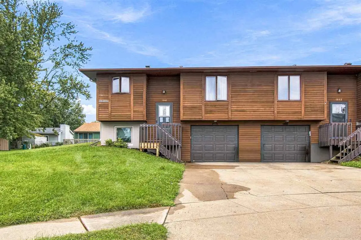 1841 & 1843 Hollywood Ct, Iowa City, IA 52240 - #1