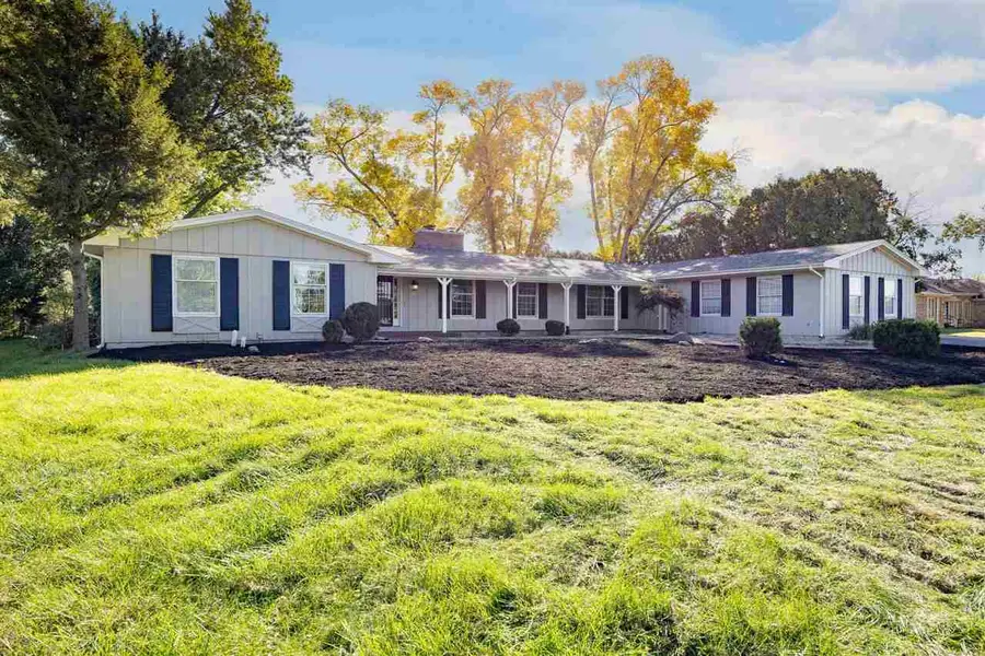 2915 Indian Hill Rd SE, Cedar Rapids, IA 52403 - #2