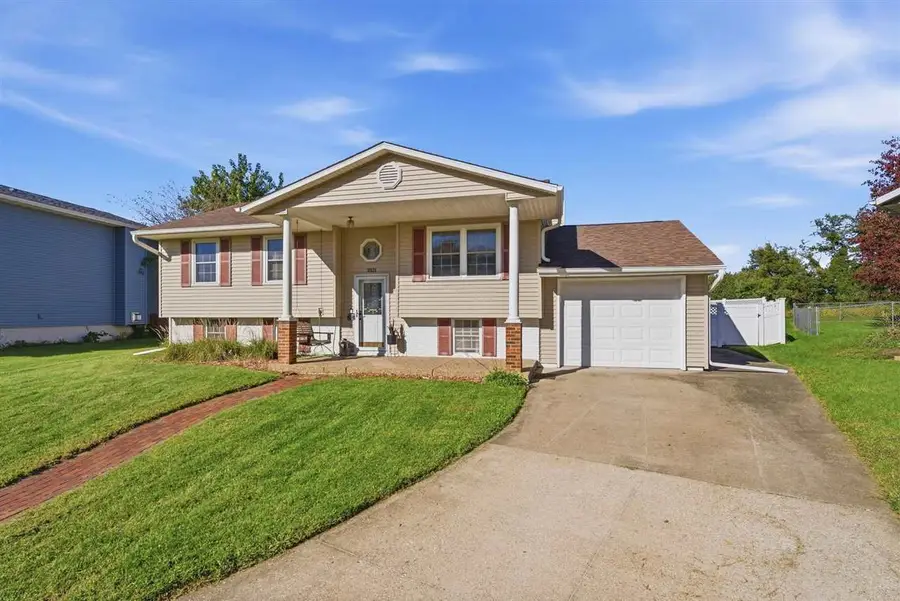 3321 Spinning Wheel Ct, Muscatine, IA 52761 - #2