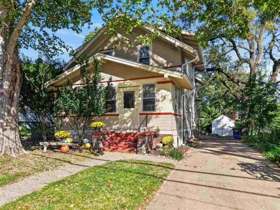 724 N Dodge St, Iowa City, IA 52245 - #2