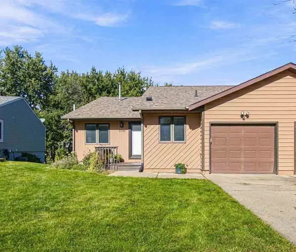 2228 Plaen View Drive, Iowa City, IA 52246