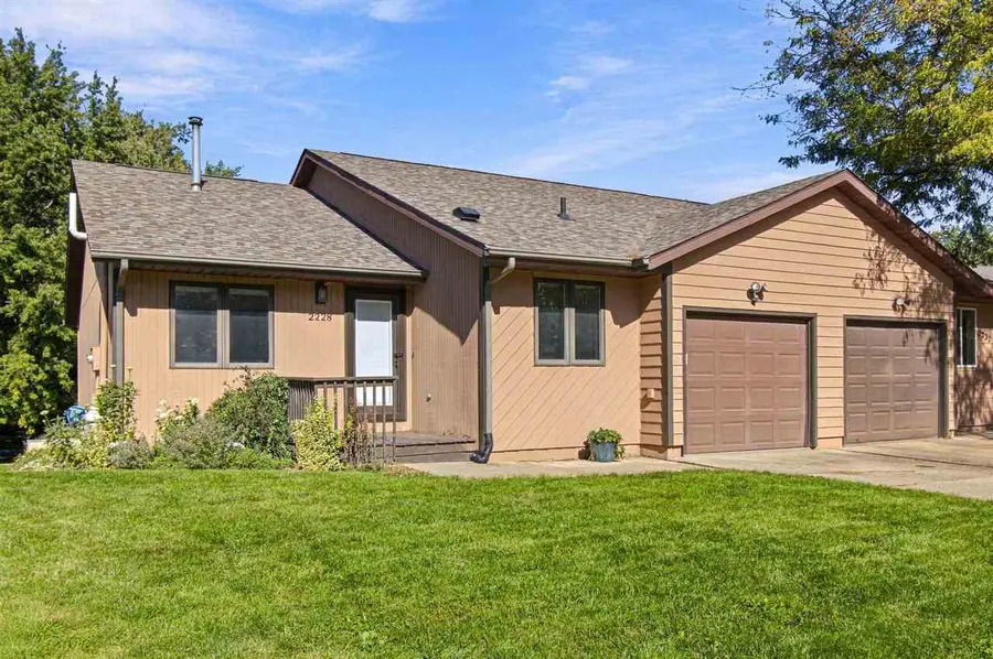 2228 Plaen View Drive, Iowa City, IA 52246 - #2