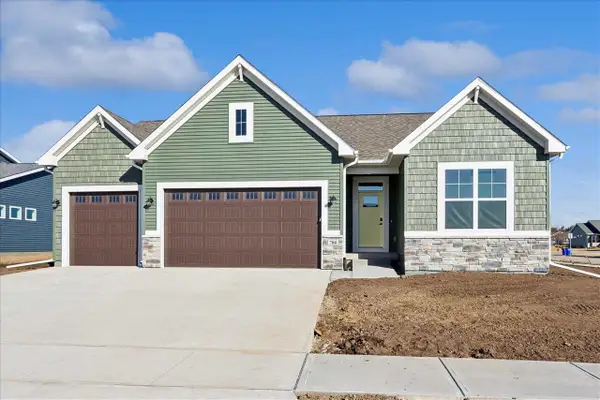 1010 Linden Ln, Ely, IA 52227