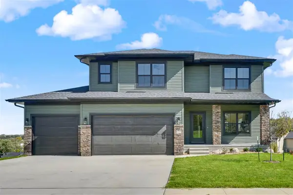 1517 Legend Dr, Tiffin, IA 52340