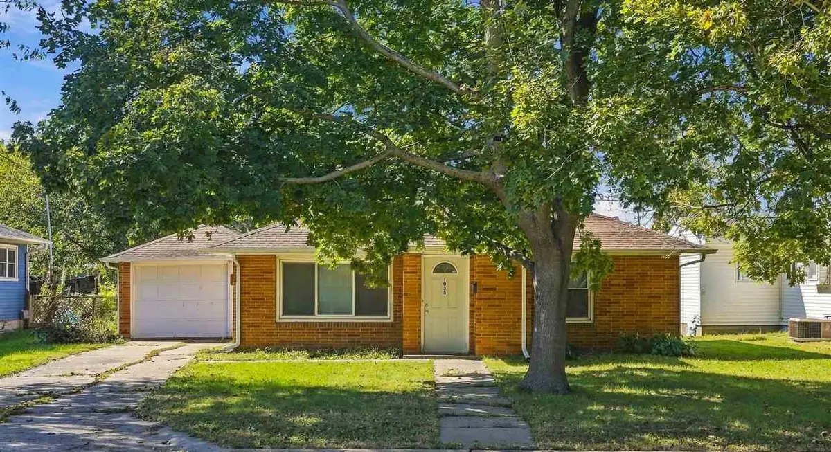 1035 N 6th Ave, Washington, IA 52353 - #1
