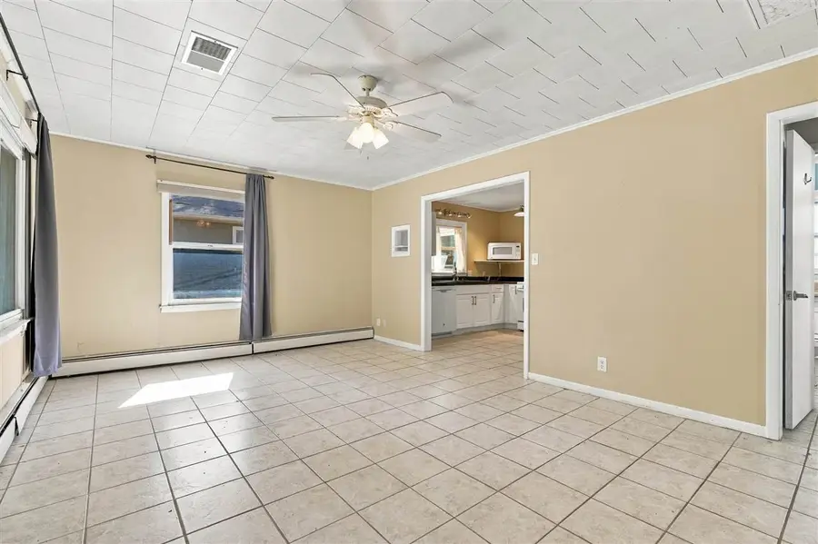 1035 N 6th Ave, Washington, IA 52353 - #2