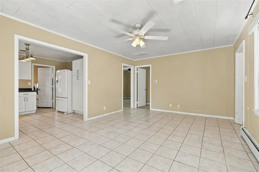 1035 N 6th Ave, Washington, IA 52353 - #3