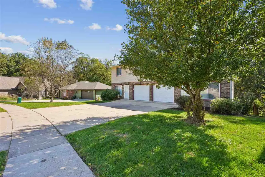 1409 Eastview Dr, Coralville, IA 52241 - #2