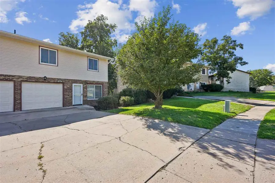 1409 Eastview Dr, Coralville, IA 52241 - #3