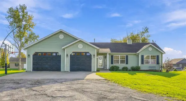 2166 Stewart Dr, Washington, IA 52353