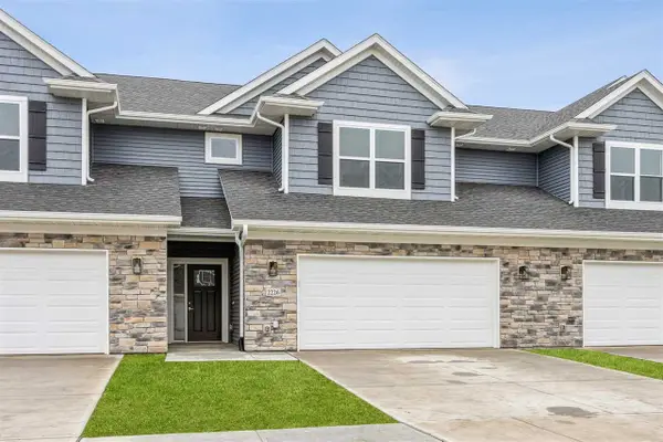 2233 Eversull Ln, North Liberty, IA 52317