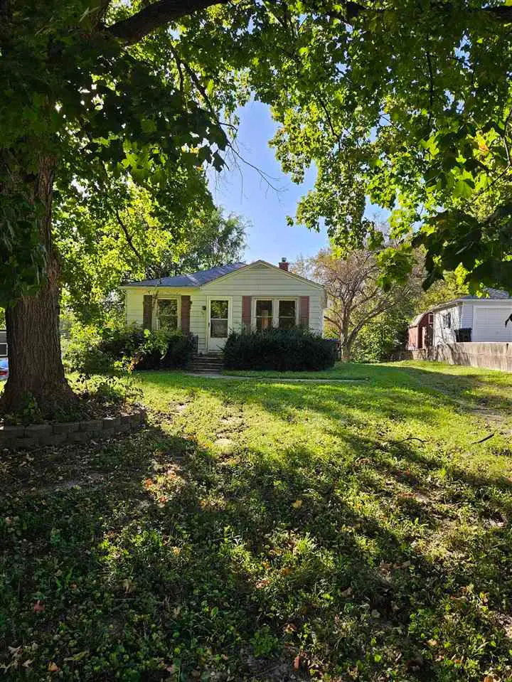 616 10th Ave, Coralville, IA 52241 - #1