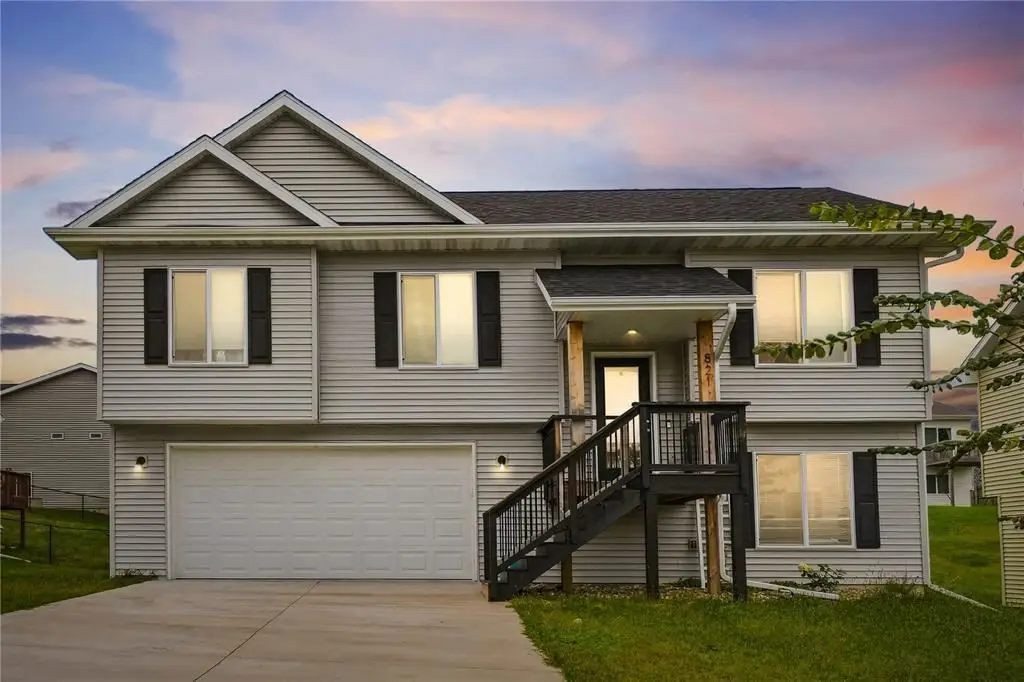 821 Fairview Dr, Coralville, IA 52241 - #1