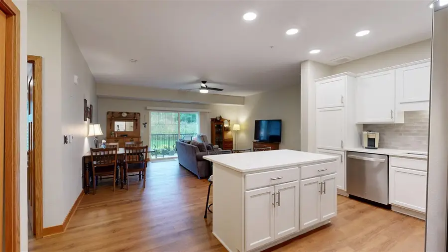 750 E Foster Rd, Iowa City, IA 52245 - #2