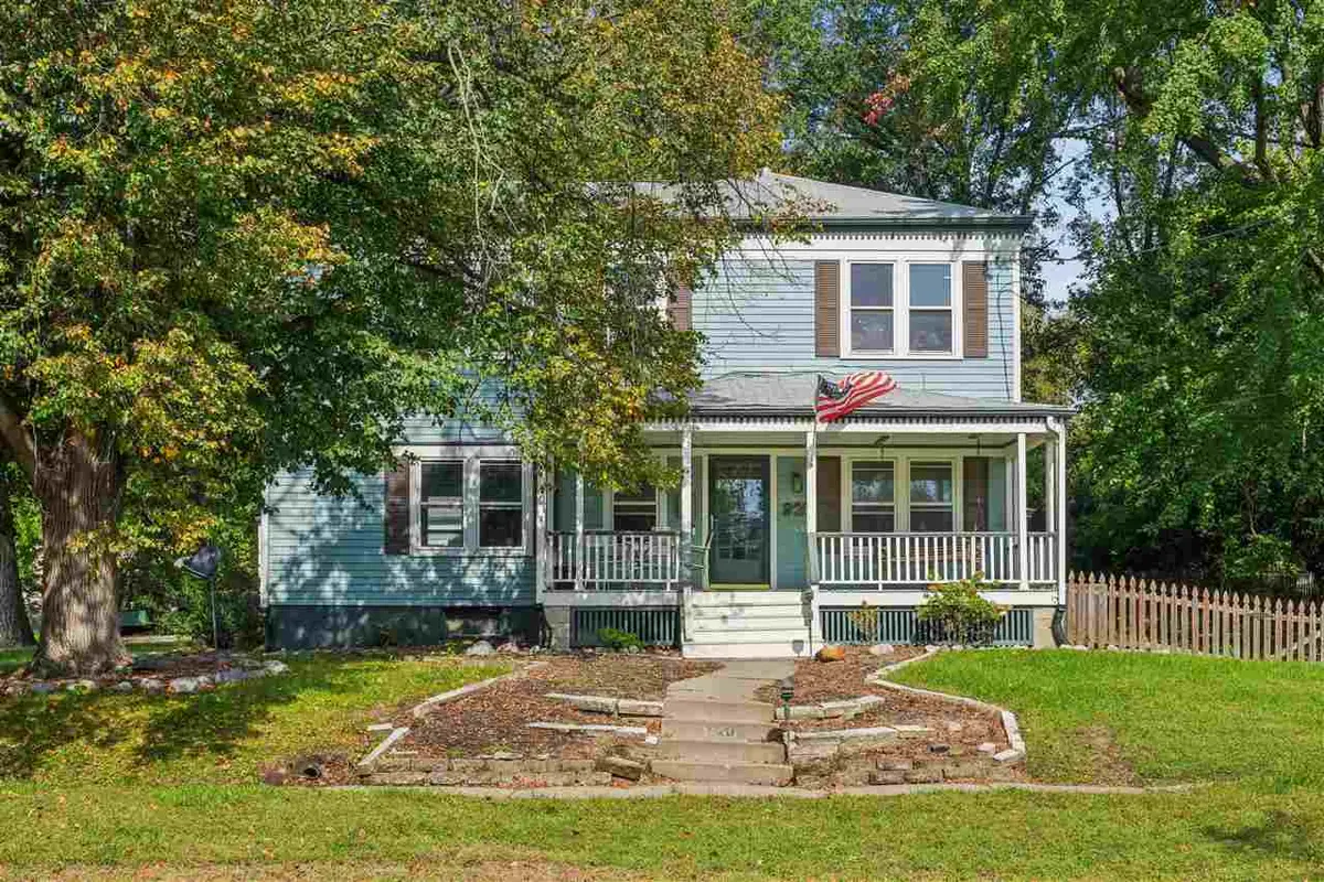 920 Ginter Ave, Iowa City, IA 52240 - #1