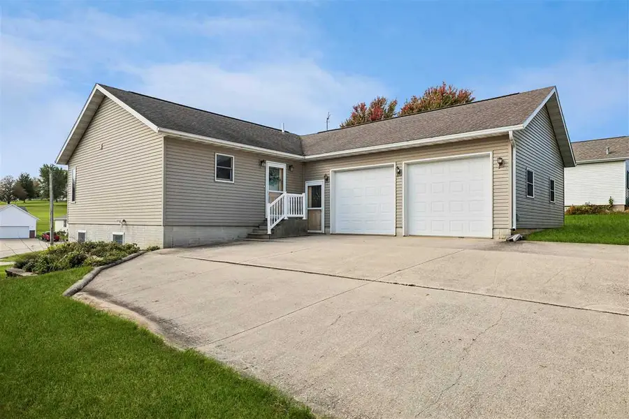 100 Court Street, Victor, IA 52347 - #3