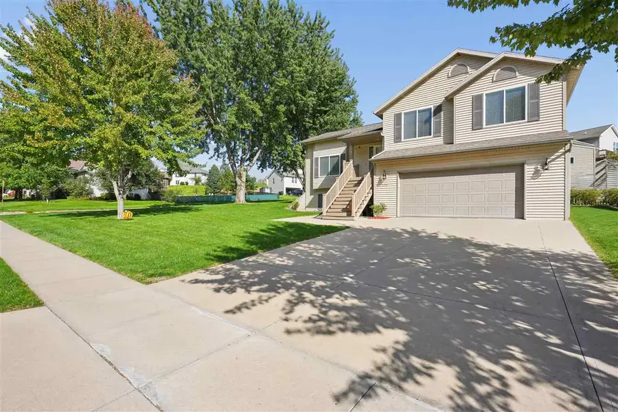 2331 North Ridge Drive, Coralville, IA 52241 - #2