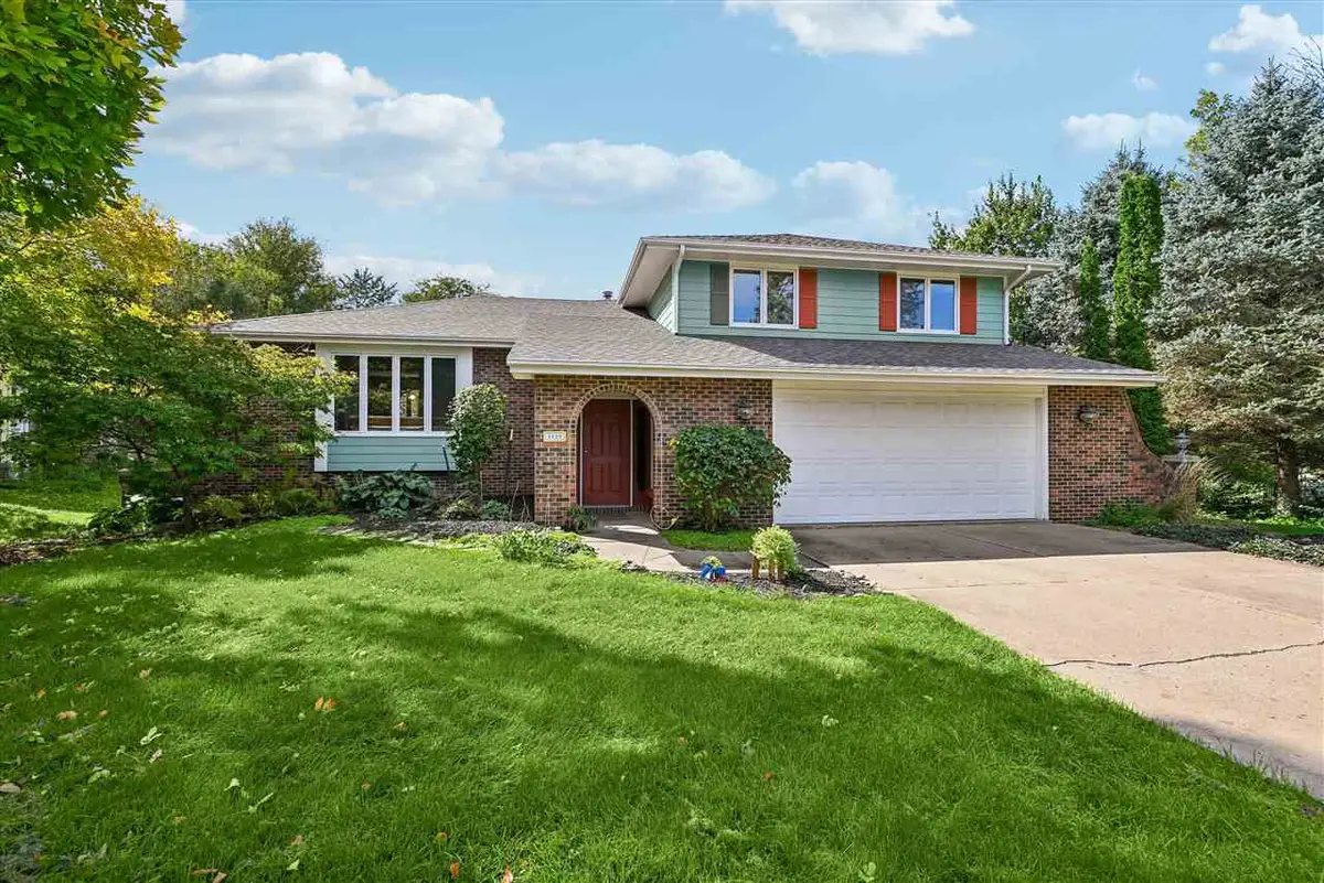 2129 Slagle Cir, Iowa City, IA 52246 - #1