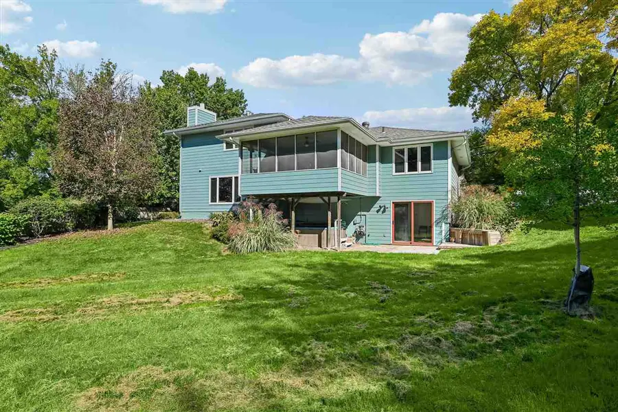 2129 Slagle Cir, Iowa City, IA 52246 - #2