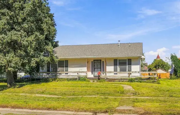 150 W Adams St, Marengo, IA 52301