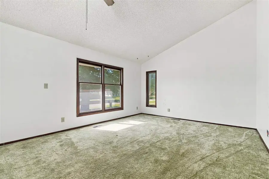 150 W Adams St, Marengo, IA 52301 - #3