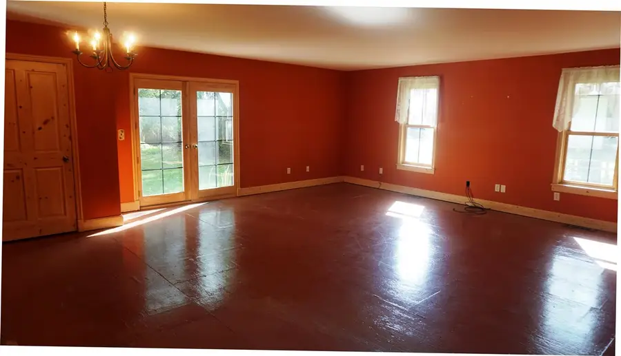 404 S Center St, Lone Tree, IA 52755 - #2