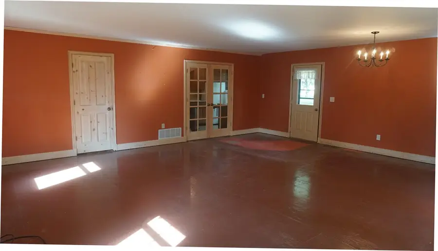404 S Center St, Lone Tree, IA 52755 - #3
