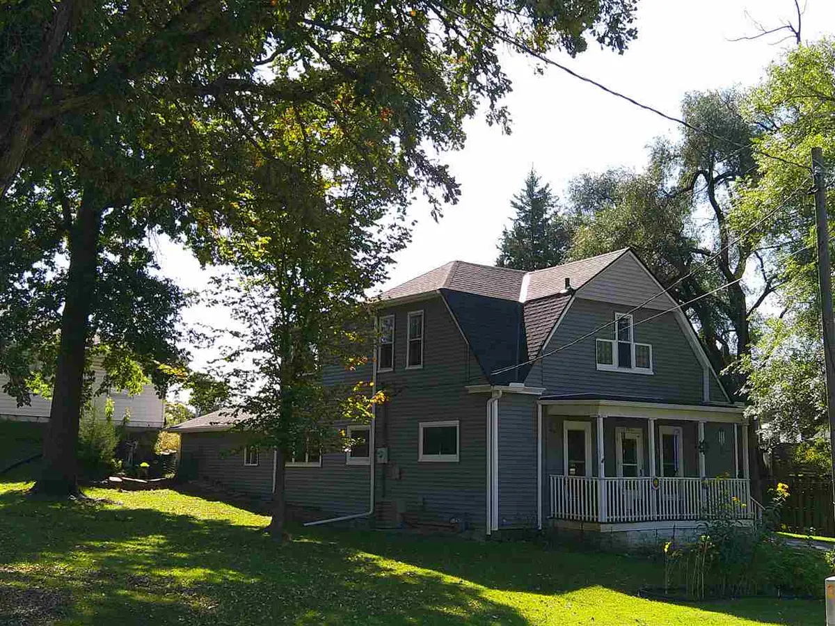 306 Parham St, Muscatine, IA 52761 - #1