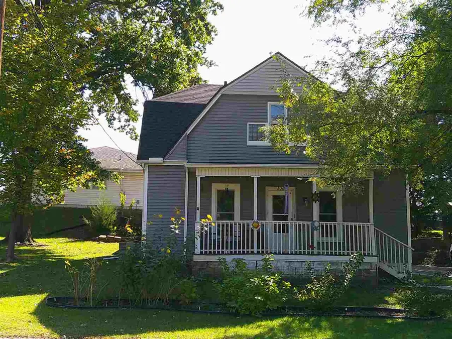 306 Parham St, Muscatine, IA 52761 - #3