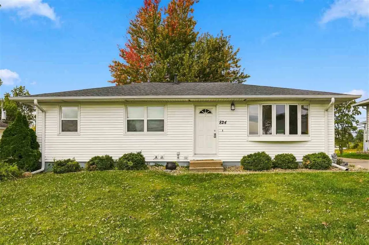 824 29th St NW, Cedar Rapids, IA 52405 - #1