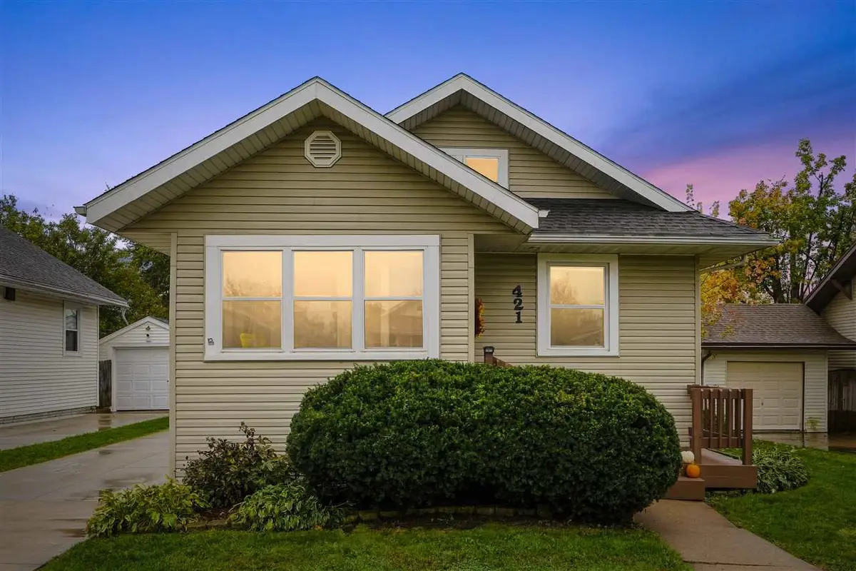 421 33rd St NE, Cedar Rapids, IA 52402 - #1