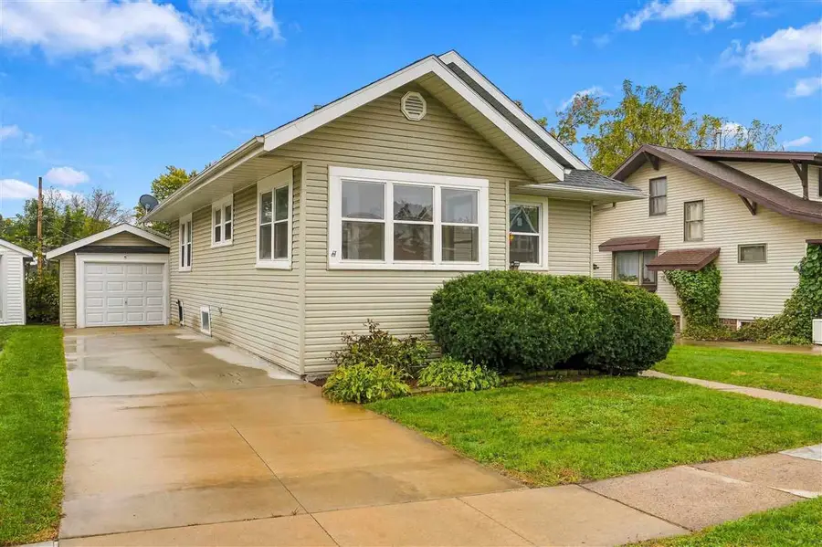421 33rd St NE, Cedar Rapids, IA 52402 - #2