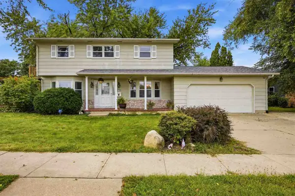 2120 27th St, Marion, IA 52302