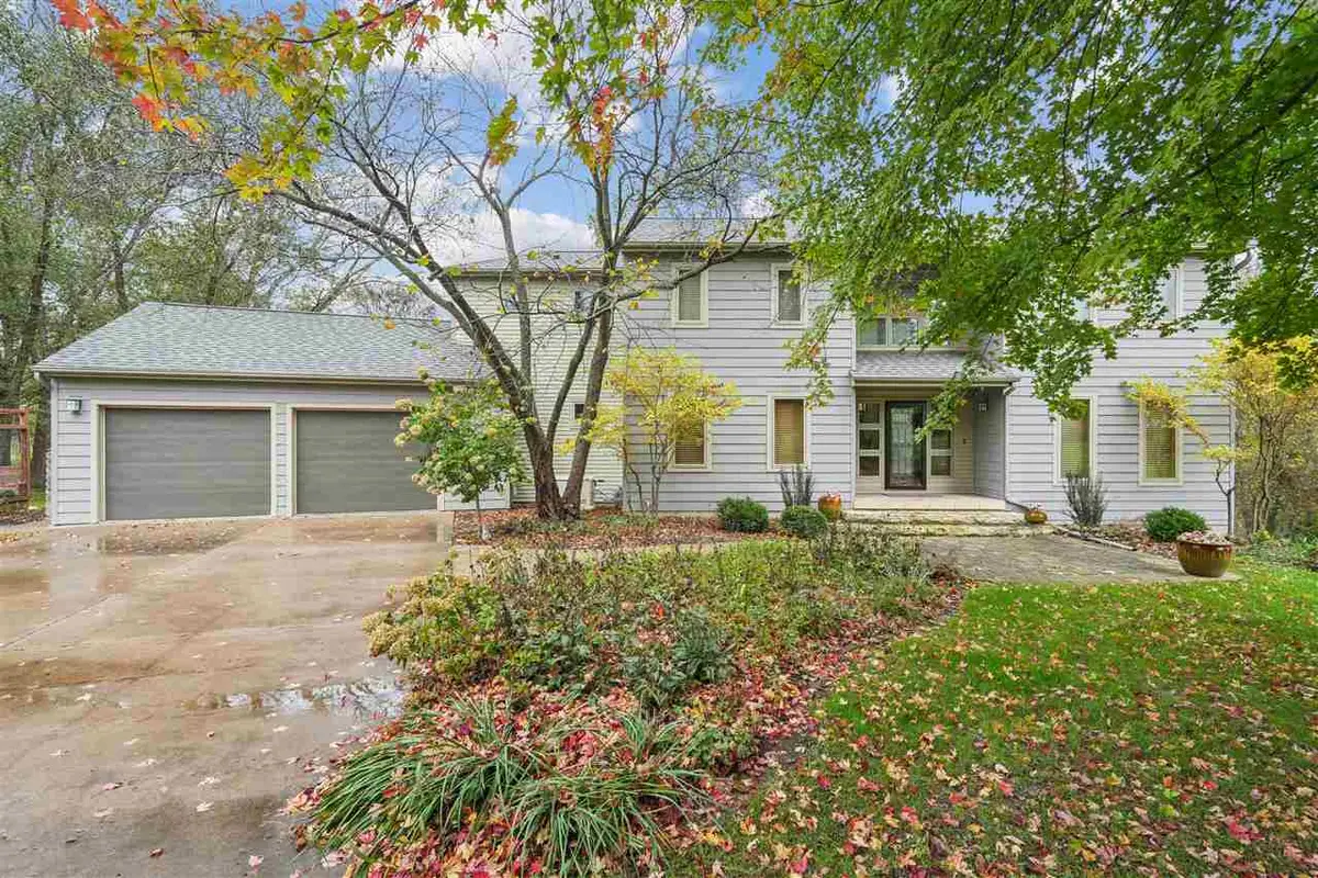17 Briar Ridge Dr NE, Iowa City, IA 52240 - #1