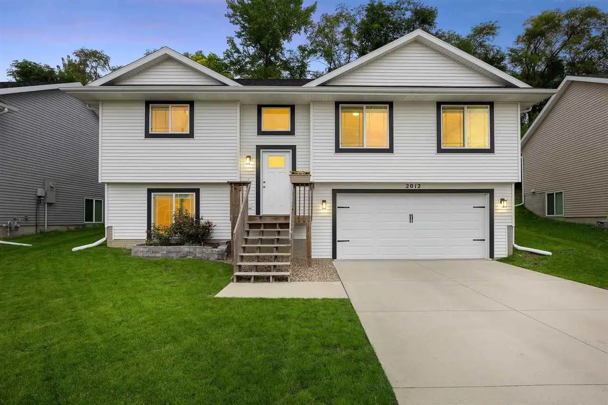 2012 SW Holly Meadow Ave, Cedar Rapids, IA 52404 - #1